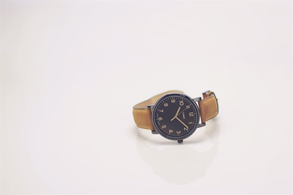 TIMEX STANDARD 40MM LEATHER STRAP WATCH